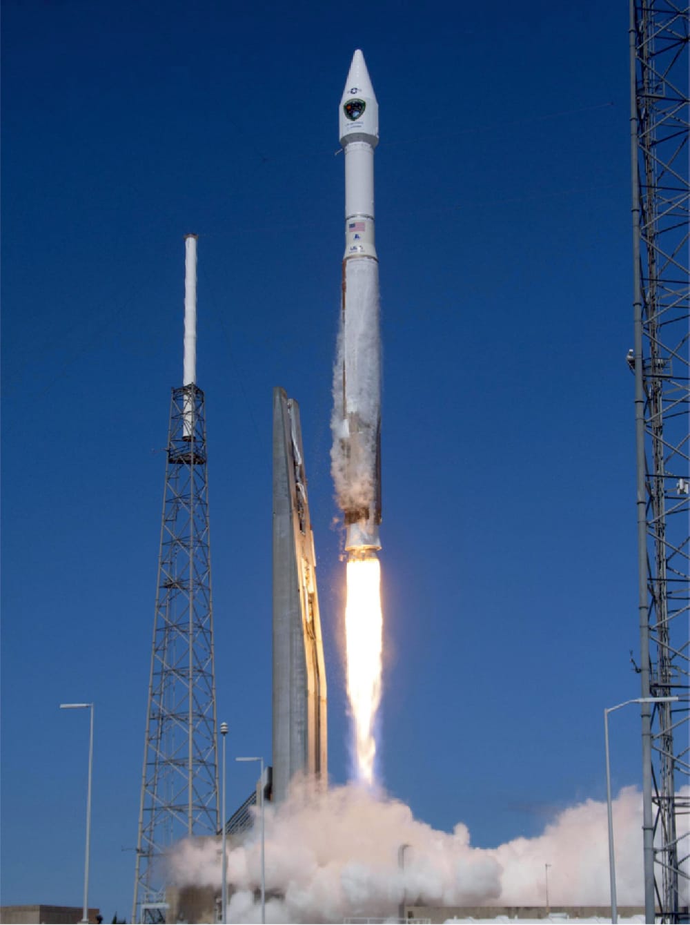 Старт ракеты-носителя «Атлас-5»